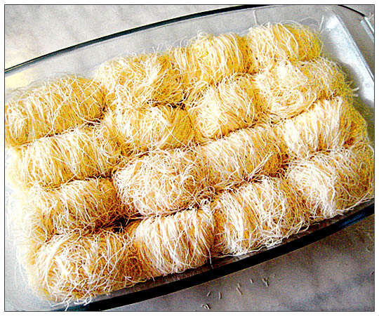 Пасхальные цуреки и греческие сладости в пекарне Молон Лаве