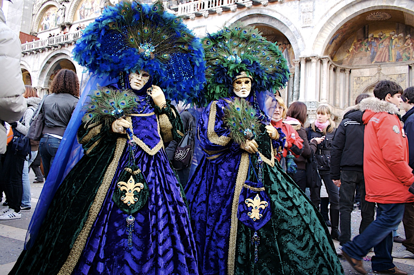 Поставь карнавал. Италия Венеция карнавал. Венецкий карнавал в Италии. Венецианский карнавал Италия парад. Венецианский фестиваль в Италии.